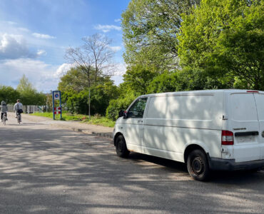 onbeheerde bestelbus ede noorder parallelweg