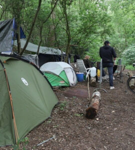 Schoonvegen tentenkamp daklozen verplaatst het probleem 13 tentenkamp daklozen ede