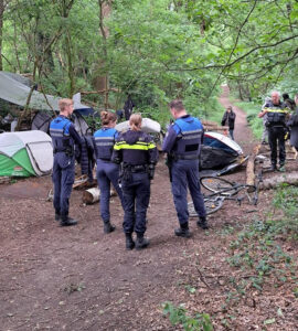 de ontruiming daklozenkamp edejpeg