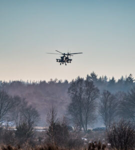 Meer vliegen en schieten: Defensie wil uitbreiden, ook in Ede 13 Defensie oefent op de Eder Heide pano AlbertWillemsen