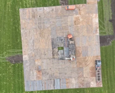 Dronefoto plaatsing van rijplaten
