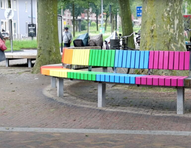 regenboogbankje ede kleur