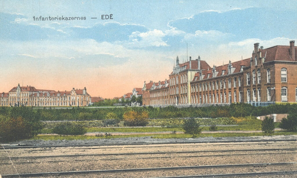 De Mauritskazerne links en de Frisokazerne rechts