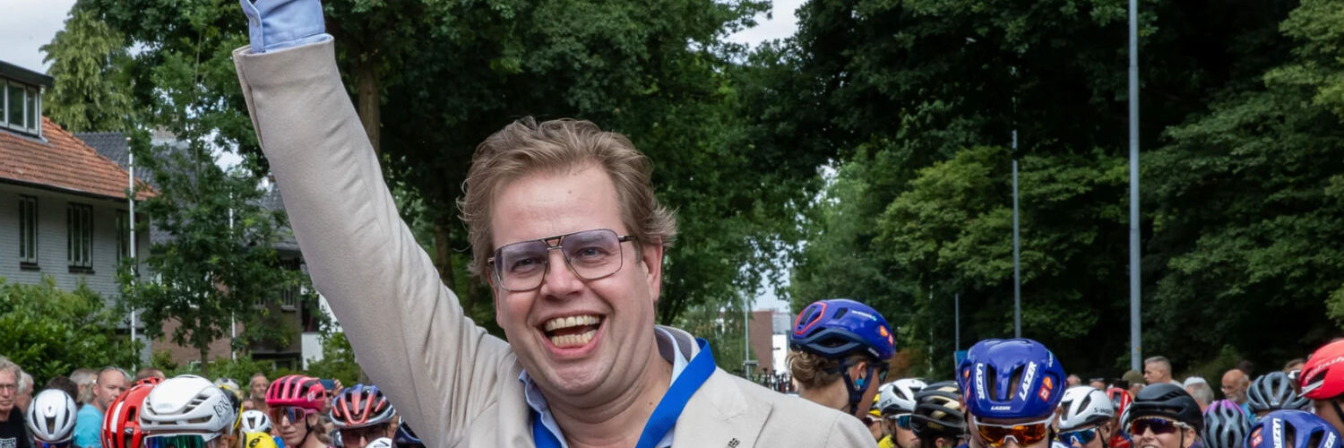 de pater startschot nk wielrennen ede 2025