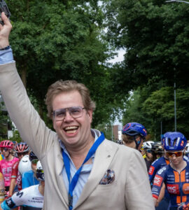 de pater startschot nk wielrennen ede 2025