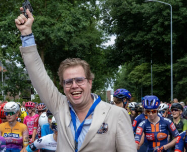 de pater startschot nk wielrennen ede 2025
