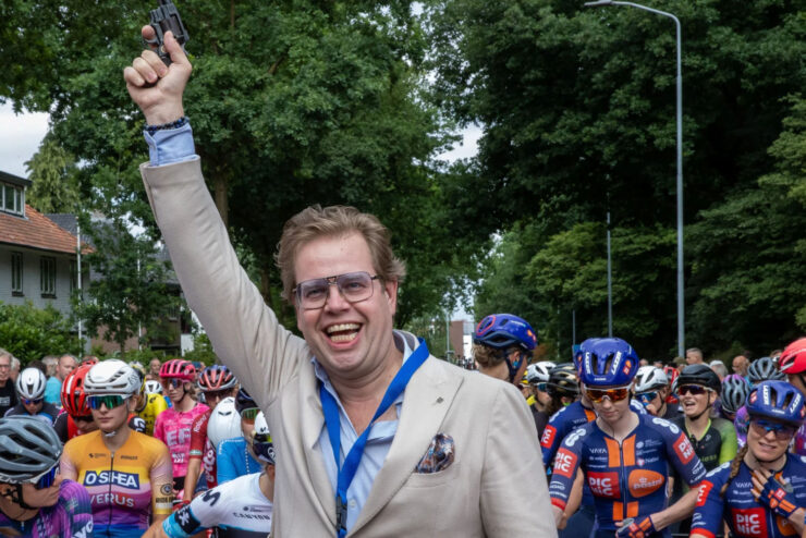 de pater startschot nk wielrennen ede 2025