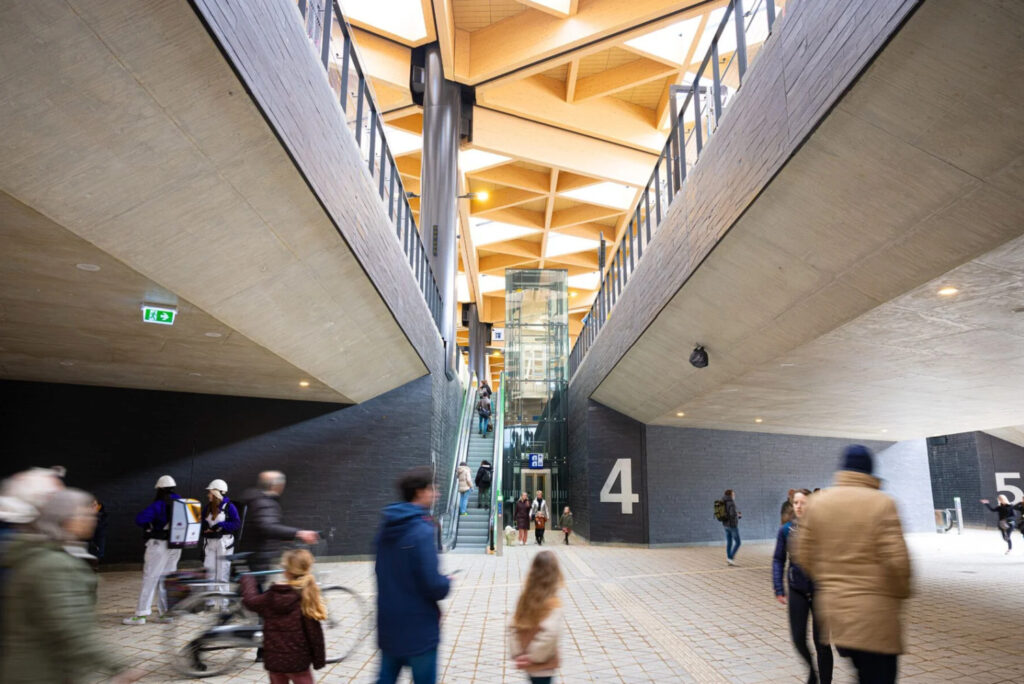 Ook ProRail weet zich geen raad met liften Ede-Wageningen 2 station ede wageningen lift roltrap